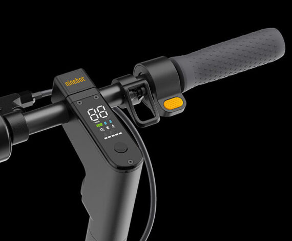 Plnobarevný palubní display